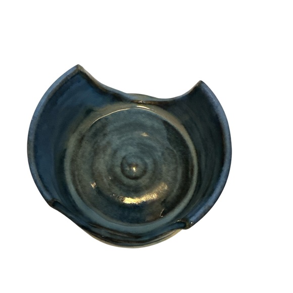 Stoneware Pottery Sponge Holder. Signed. (F) - Picture 3 of 4